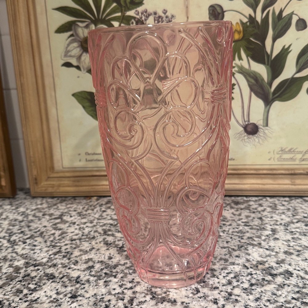 Elegant Pink Glass Vase Flowers/Roses.